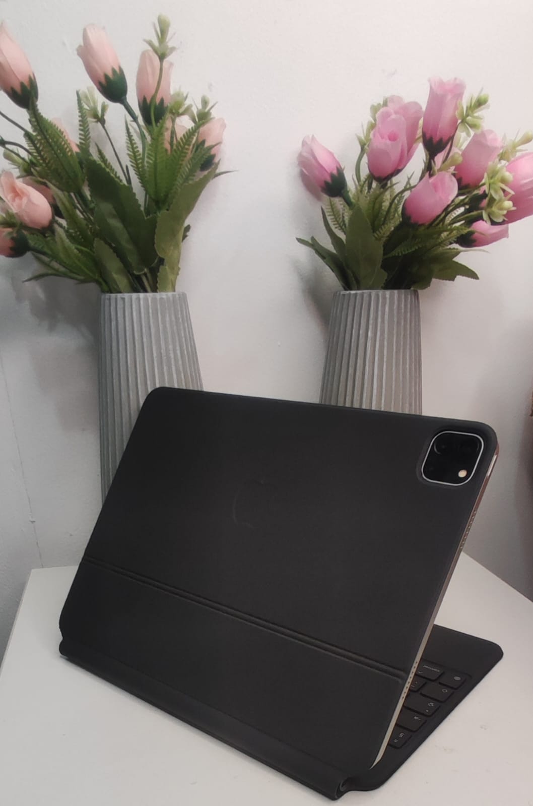 iPad Pro 11” 3rd Generation + Magic Keyboard - Image 4