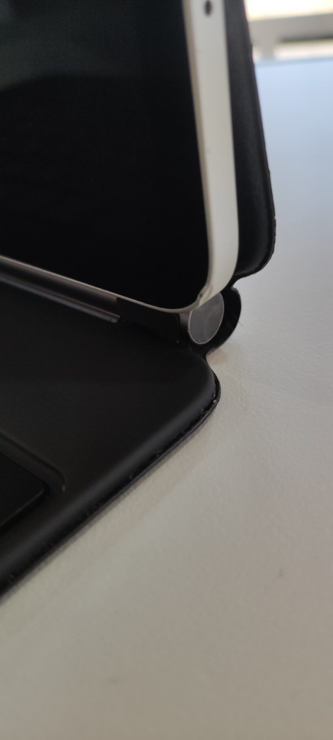 iPad Pro 11” 3rd Generation + Magic Keyboard - Image 5